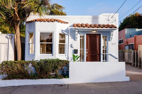 Photo of 139 Carmel Avenue, PACIFIC GROVE, CA 93950 (MLS # ML82027487)