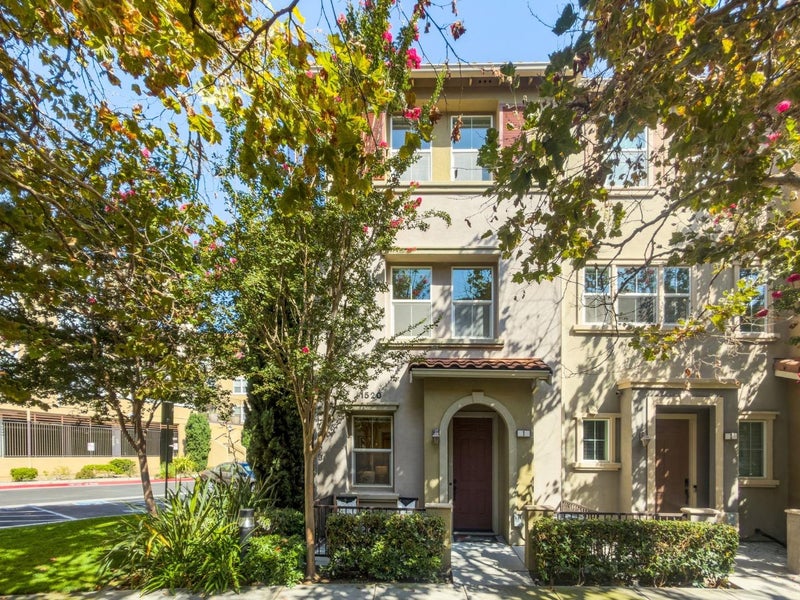 1520 Avina Circle 1