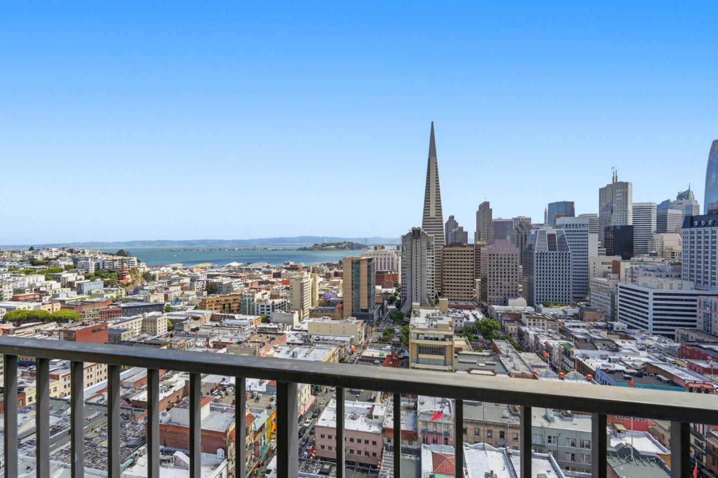 946 Stockton Street 18C