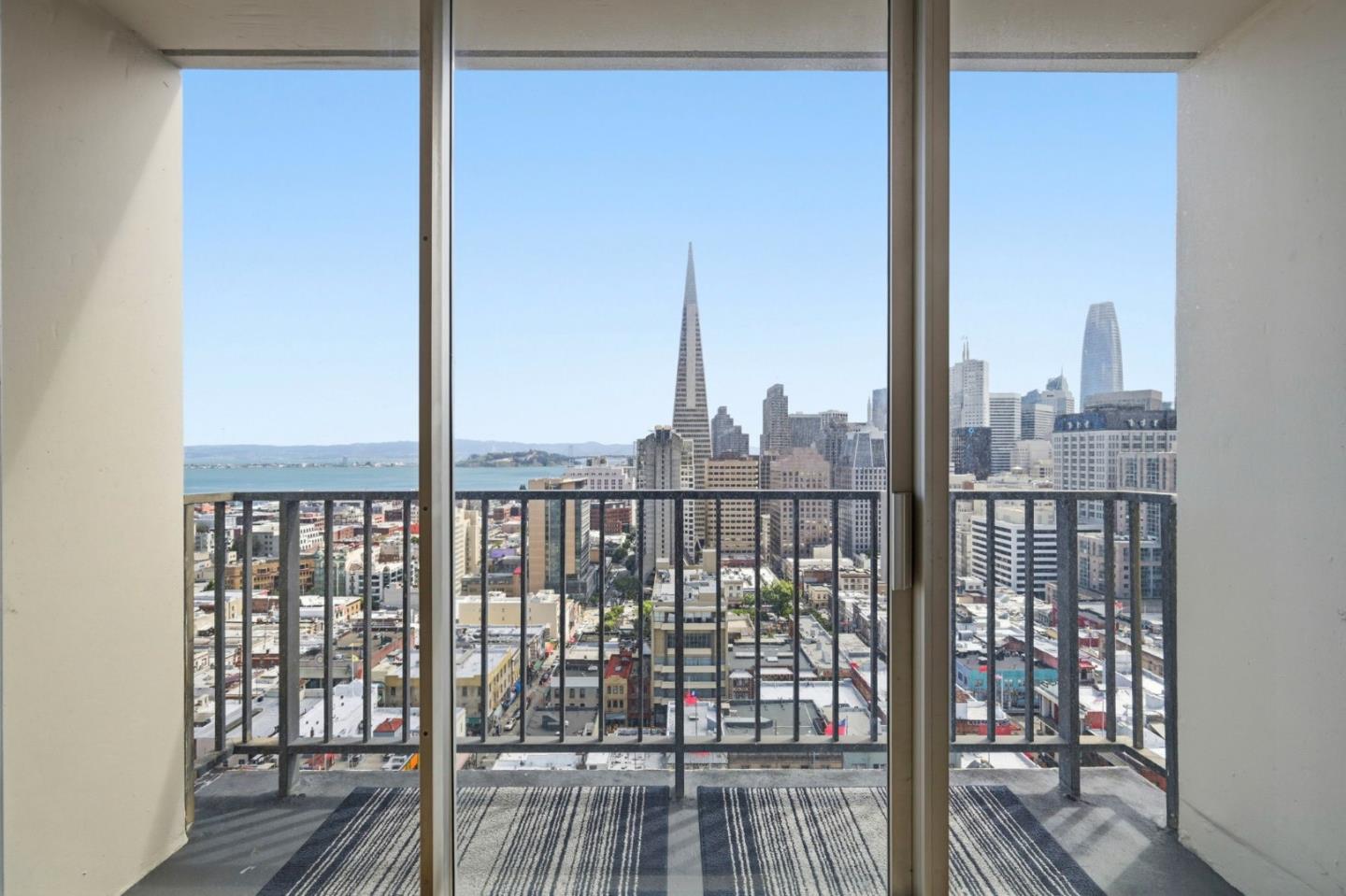 946 Stockton Street 18C