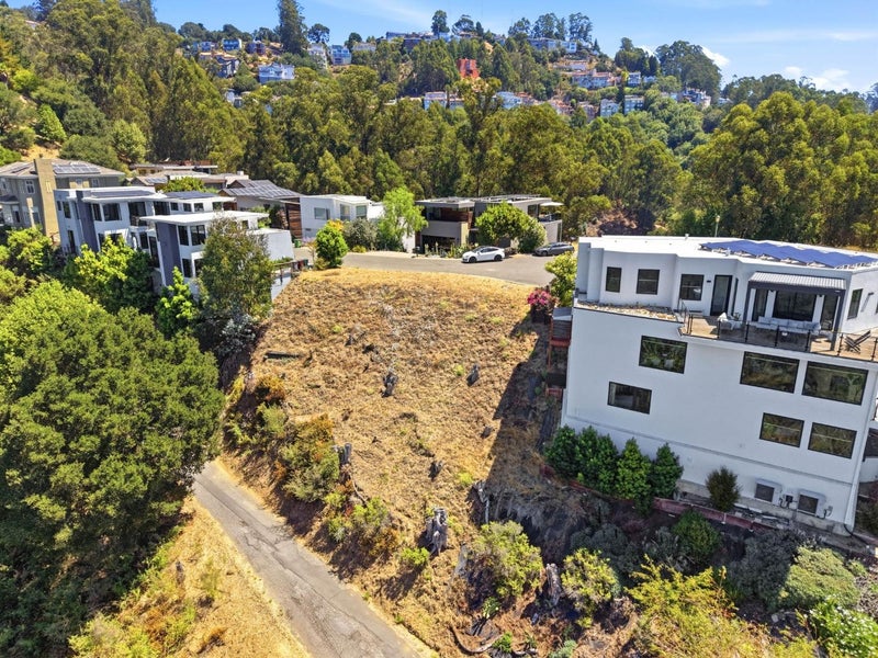 21 Jewel Court