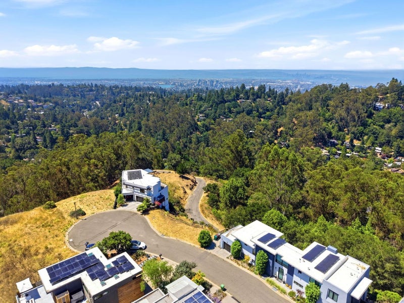 21 Jewel Court
