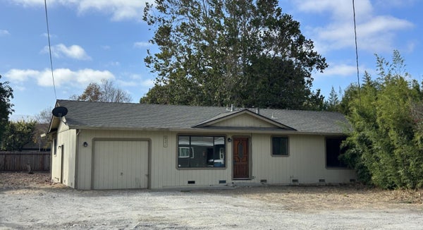 921 NASH RD, HOLLISTER, CA 95023 - Image 1d725cfef0908fb2c43eb6d5db6cf494/435850552