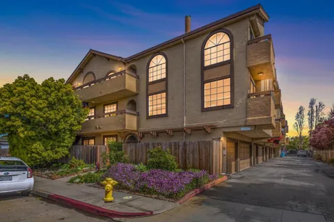 711 S Bayshore Boulevard Unit 23, San Mateo, CA 94401 - #: ML82026460