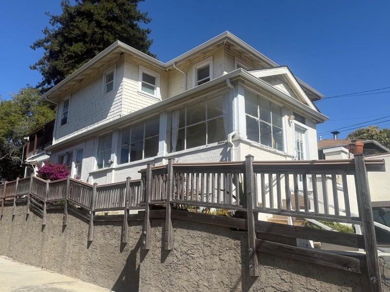 511 Capitola Avenue