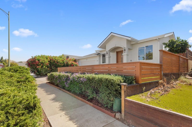 2592 Amaryl Drive