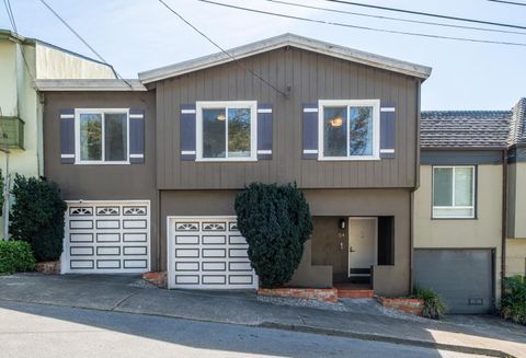 Photo of 54 Sunview Drive, SAN FRANCISCO, CA 94131 (MLS # ML82042200)