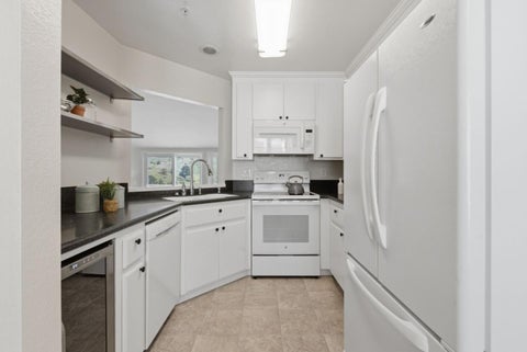 Tiny photo for 855 Mountain View Drive #4, Daly City, CA 94014 (MLS # ML82050458)