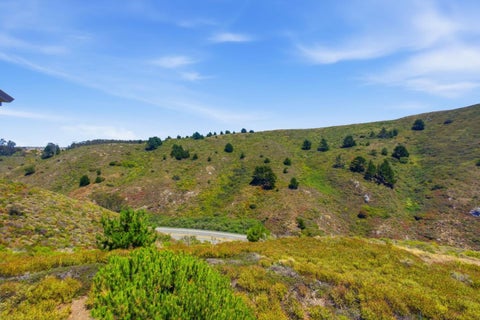 Tiny photo for 855 Mountain View Drive #4, Daly City, CA 94014 (MLS # ML82050458)