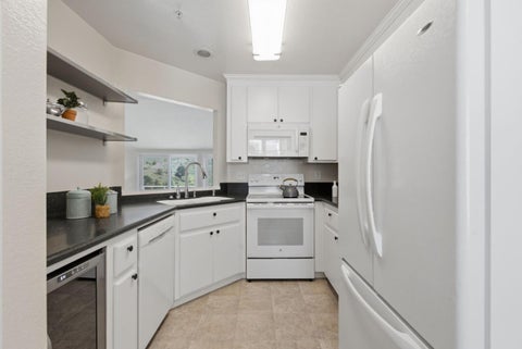 Tiny photo for 855 Mountain View Drive #4, Daly City, CA 94014 (MLS # ML82050458)
