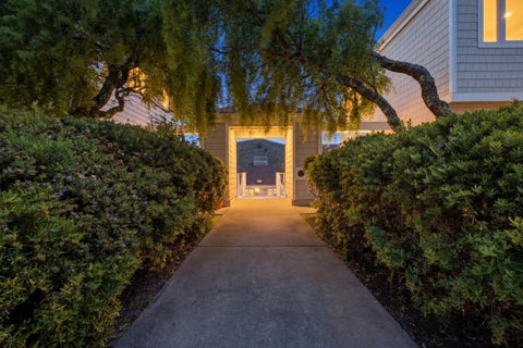 Tiny photo for 855 Mountain View Drive #4, Daly City, CA 94014 (MLS # ML82050458)
