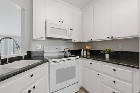 Tiny photo for 855 Mountain View Drive #4, Daly City, CA 94014 (MLS # ML82050458)