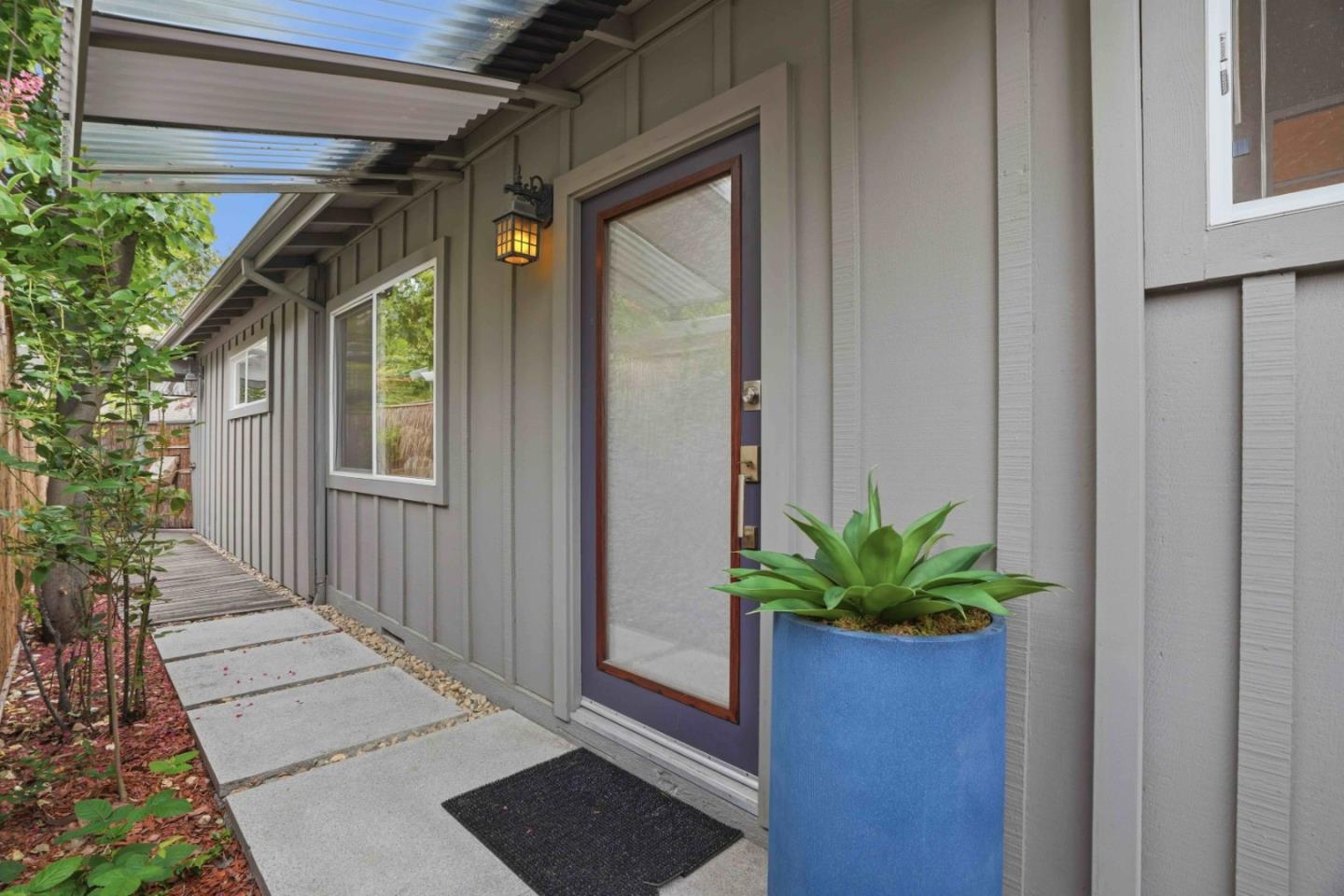 360 Fernando Avenue