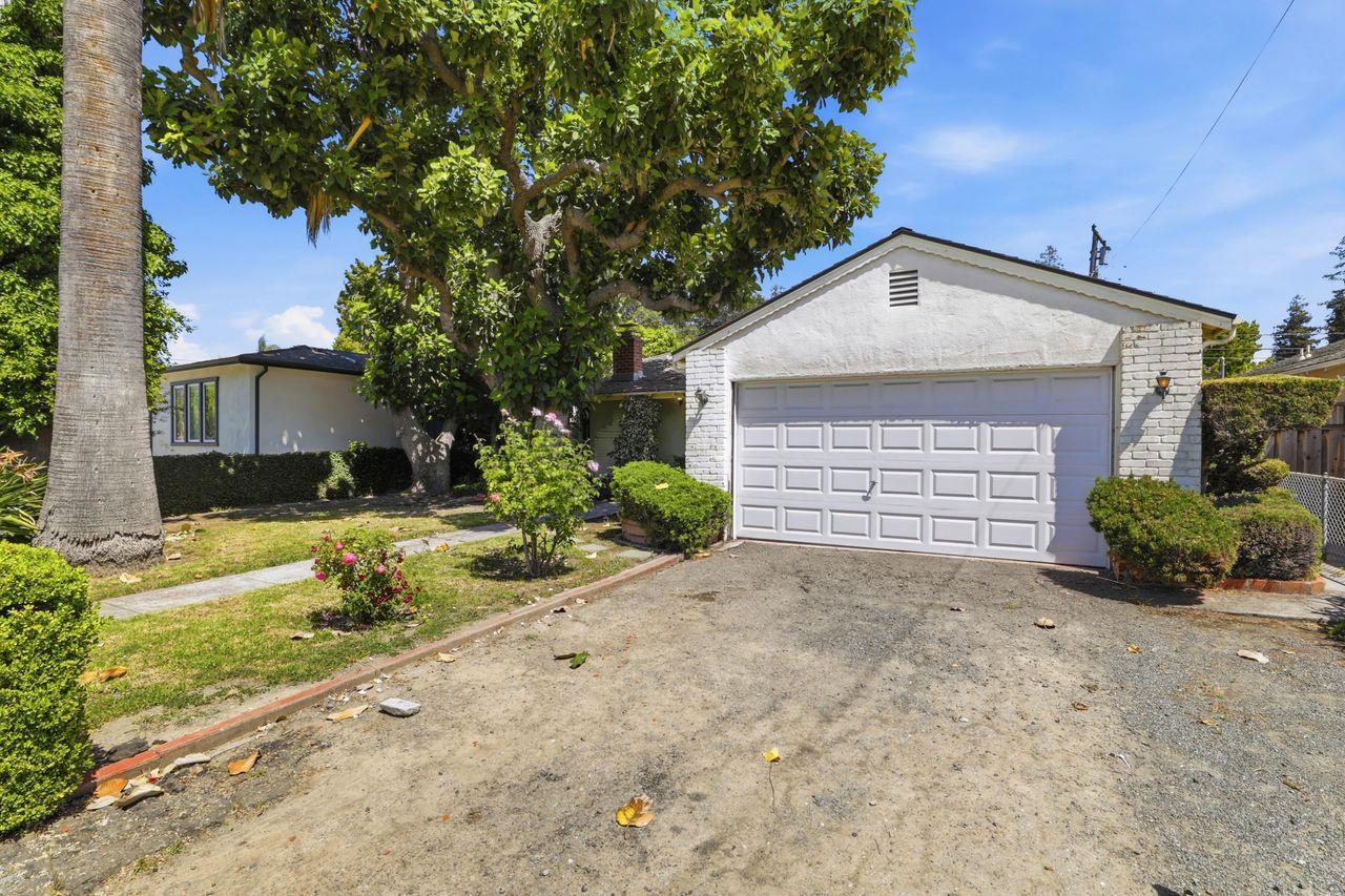 954 Broadleaf Lane