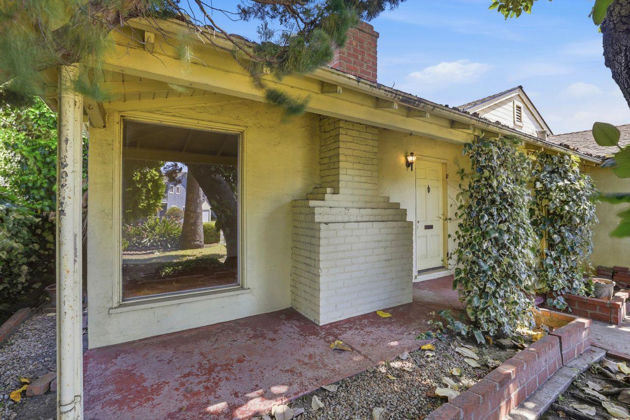 954 Broadleaf Lane