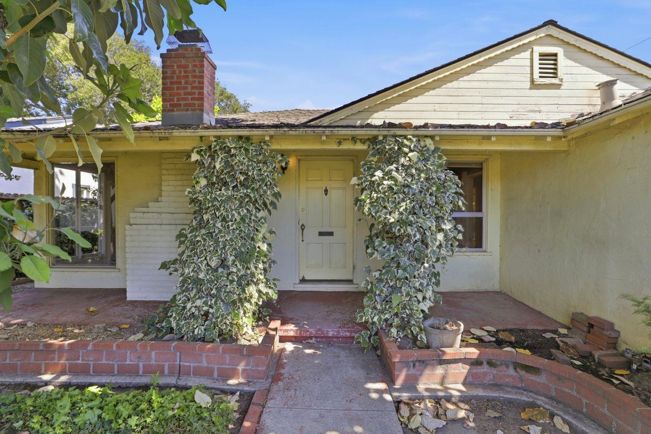 954 Broadleaf Lane