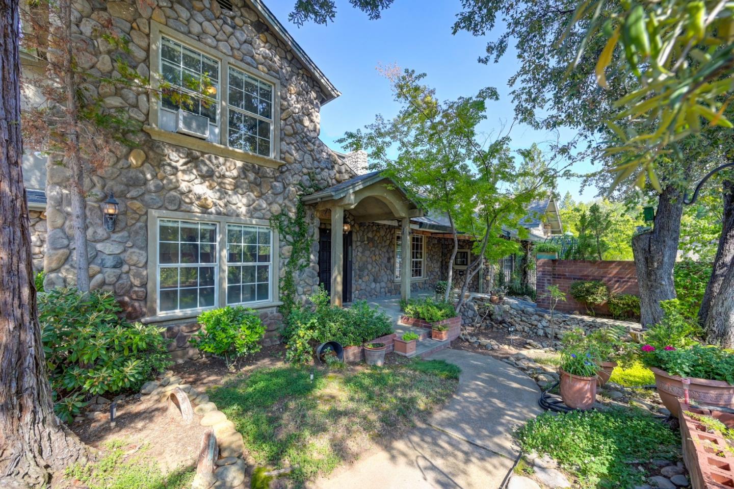 13331 Valley Vista Court