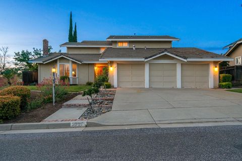 Photo of 3307 Royal Meadow Lane, SAN JOSE, CA 95135 (MLS # ML82044761)