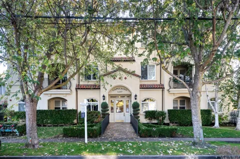 1237 Capuchino Avenue Unit 7, Burlingame, CA 94010 - #: ML82025564