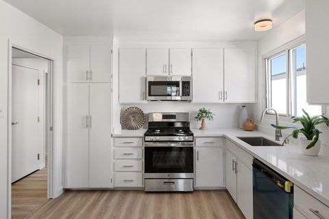 Tiny photo for 15 Eastridge Circle, PACIFICA, CA 94044 (MLS # ML82028557)