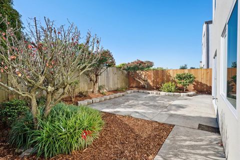 Tiny photo for 15 Eastridge Circle, PACIFICA, CA 94044 (MLS # ML82028557)