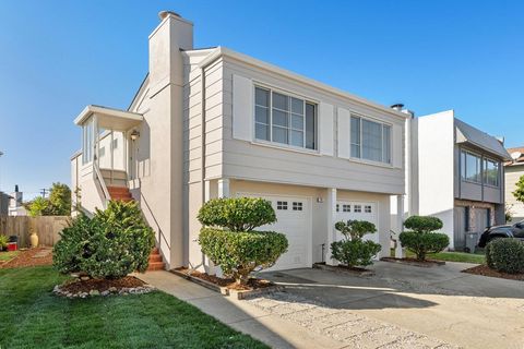 Tiny photo for 15 Eastridge Circle, PACIFICA, CA 94044 (MLS # ML82028557)