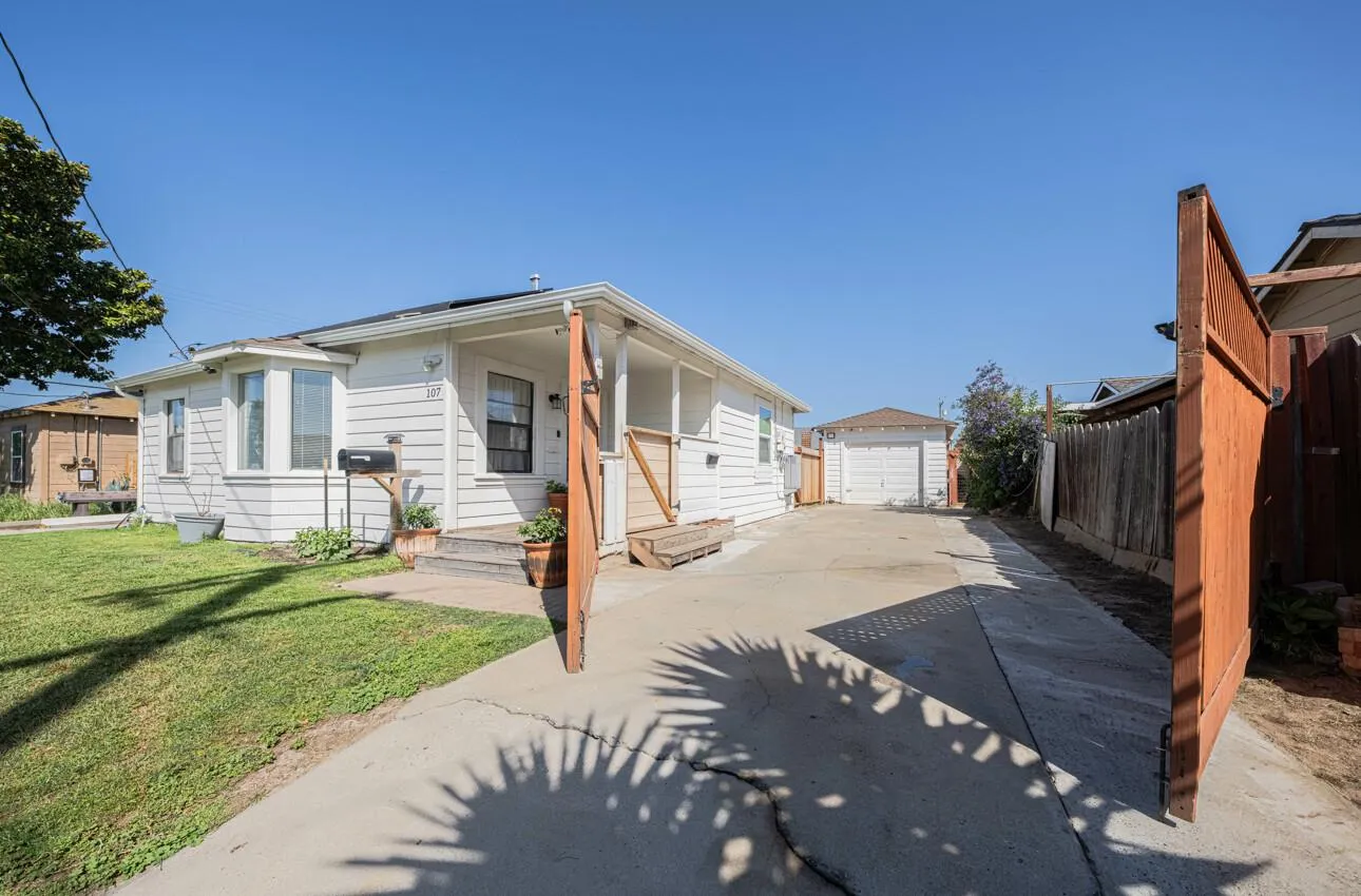 Salinas, California 93905, United States, ,Residential,Active,136201