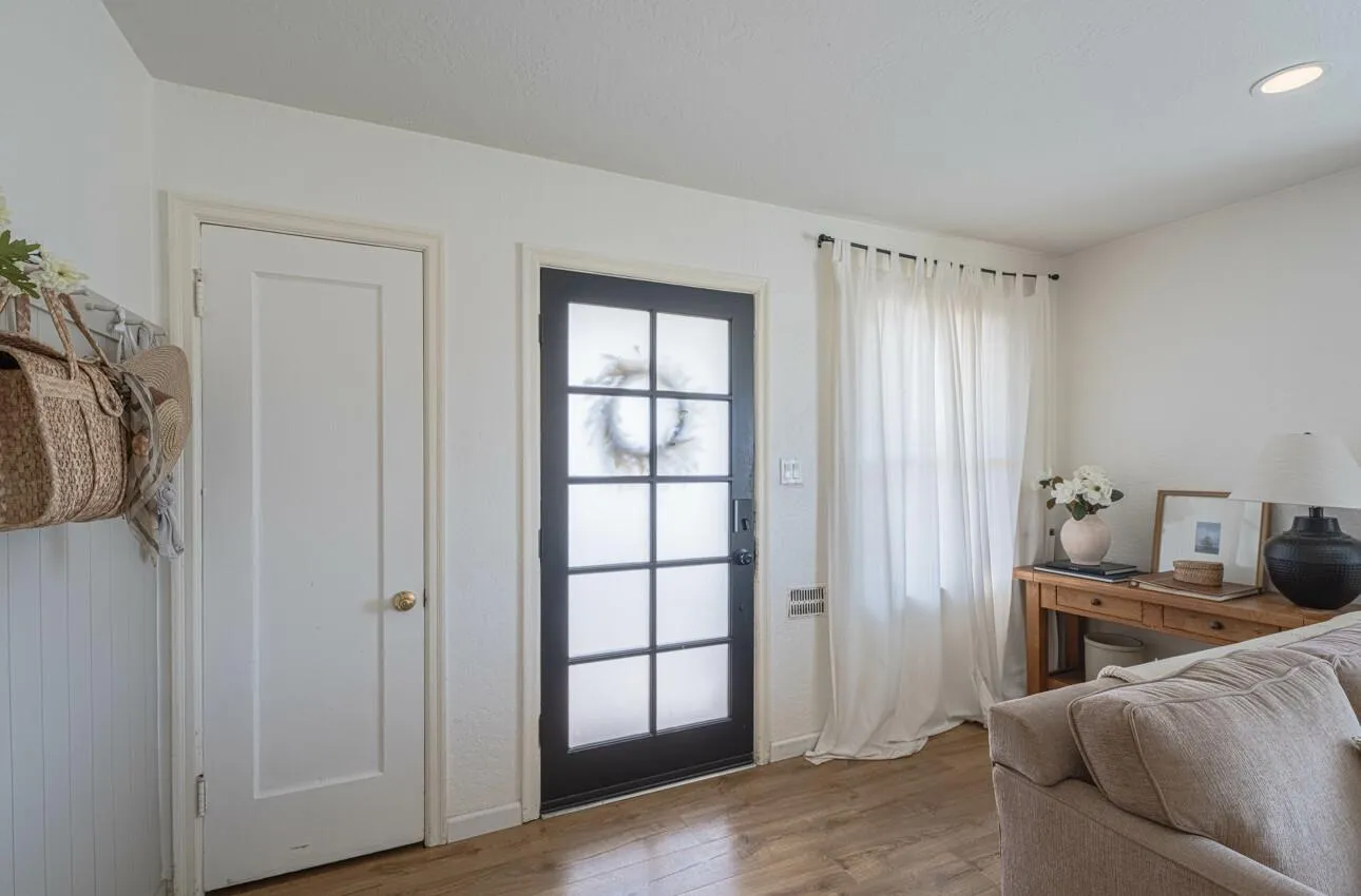 Salinas, California 93905, United States, ,Residential,Active,136201