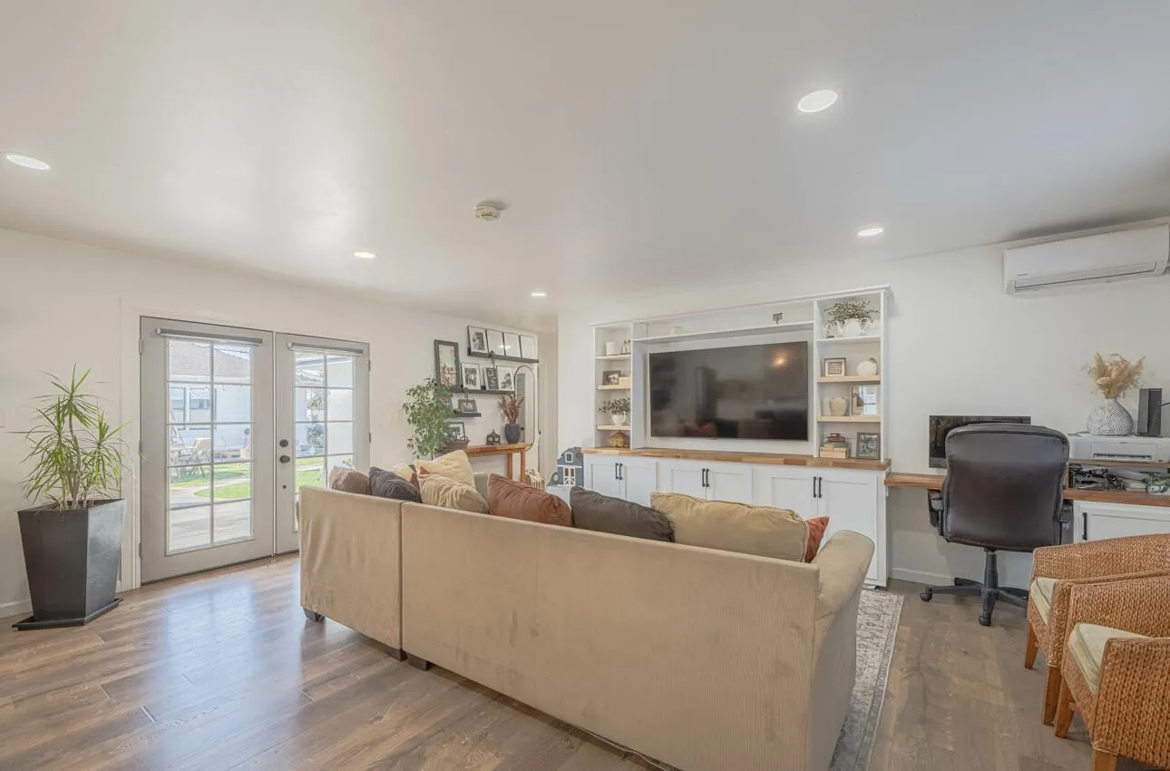 Salinas, California 93905, United States, ,Residential,Active,136201