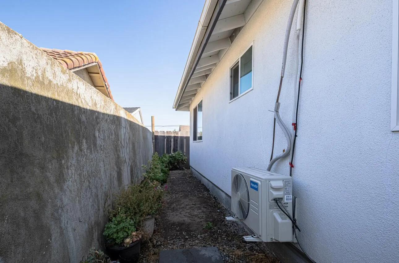 Salinas, California 93905, United States, ,Residential,Active,136201