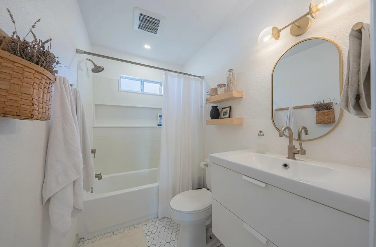 Salinas, California 93905, United States, ,Residential,Active,136201