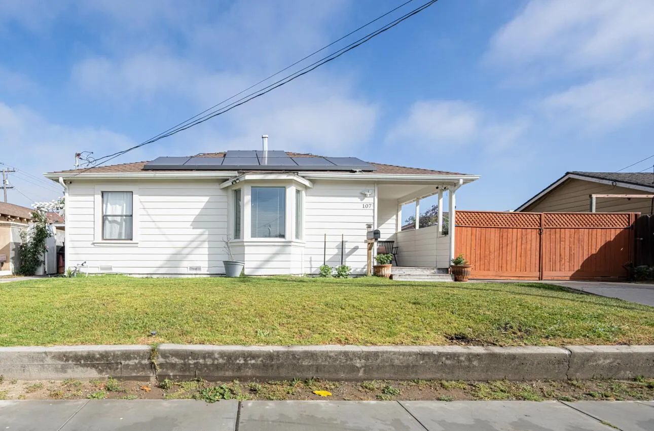 Salinas, California 93905, United States, ,Residential,Active,136201