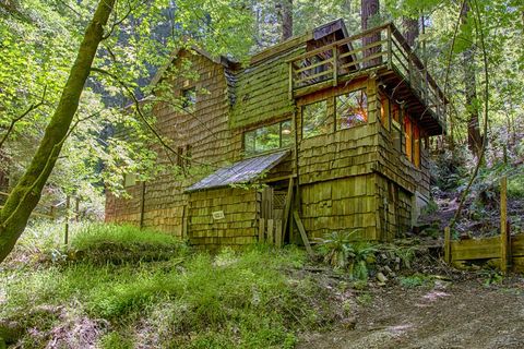 Photo of 530 Logan Creek Road, BOULDER CREEK, CA 95006 (MLS # ML81994162)