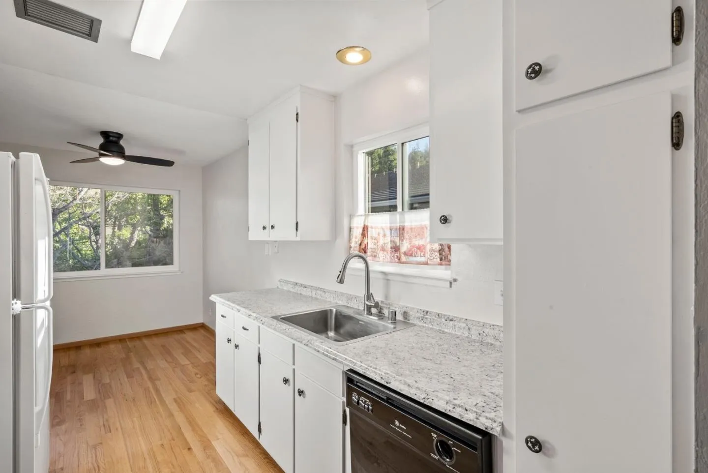 Los Gatos, California 95032, United States, 2 Bedrooms Bedrooms, ,3 BathroomsBathrooms,Residential,Active,20258