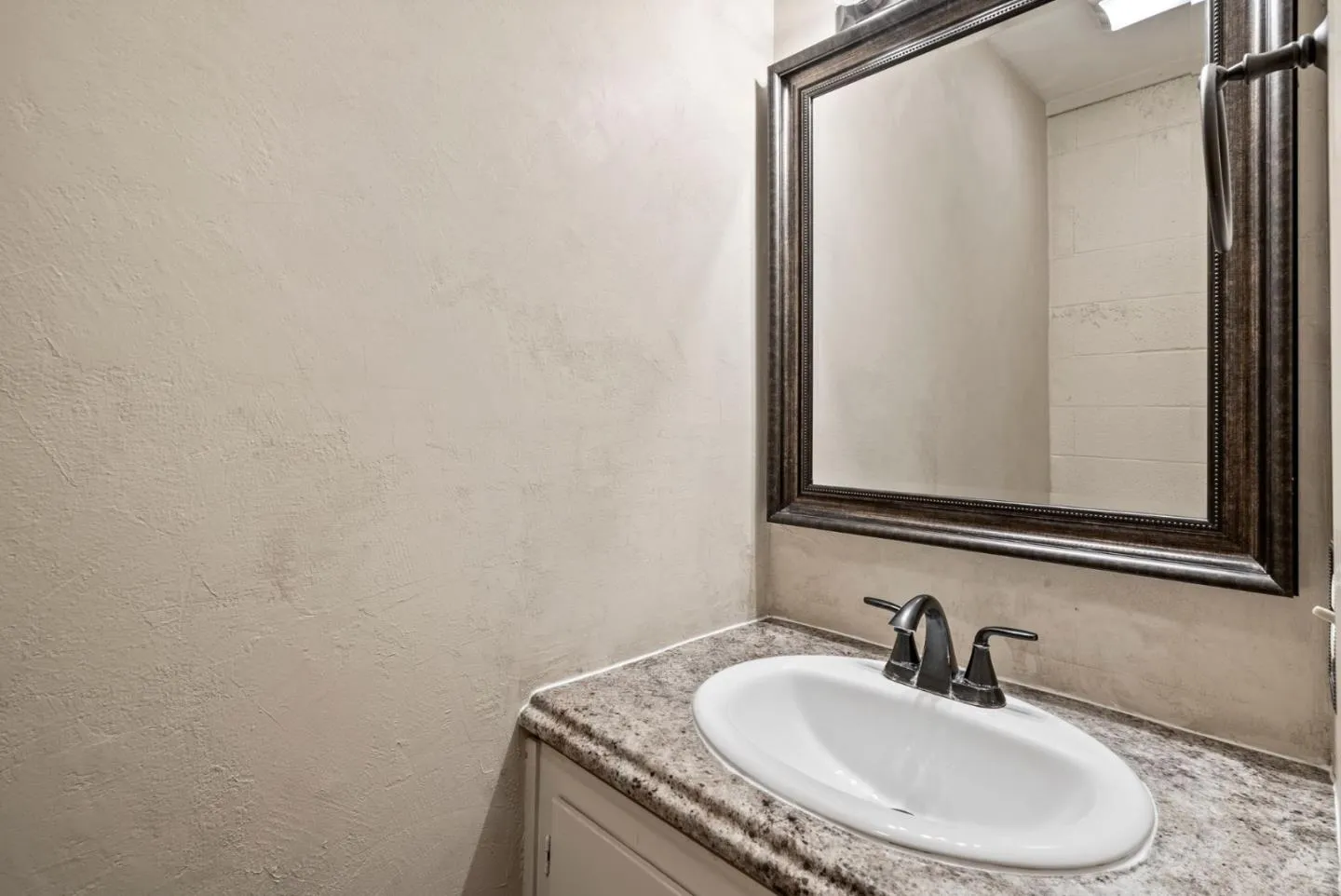 Los Gatos, California 95032, United States, 2 Bedrooms Bedrooms, ,3 BathroomsBathrooms,Residential,Active,20258