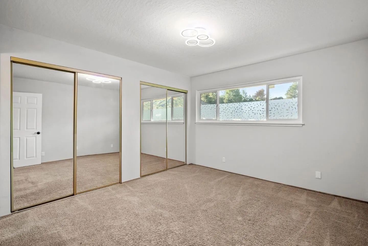 Los Gatos, California 95032, United States, 2 Bedrooms Bedrooms, ,3 BathroomsBathrooms,Residential,Active,20258