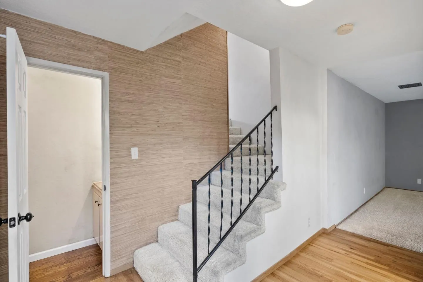 Los Gatos, California 95032, United States, 2 Bedrooms Bedrooms, ,3 BathroomsBathrooms,Residential,Active,20258