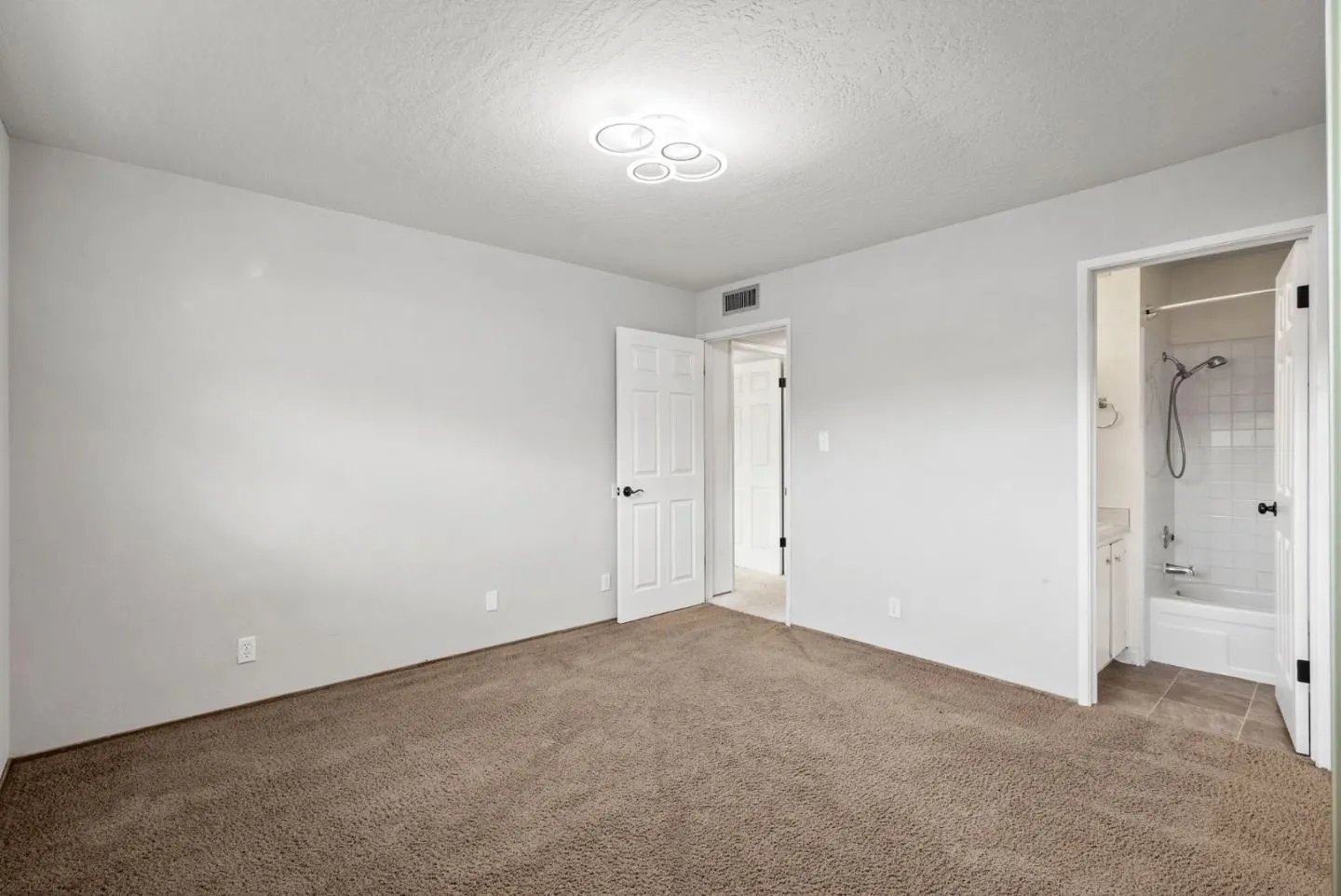 Los Gatos, California 95032, United States, 2 Bedrooms Bedrooms, ,3 BathroomsBathrooms,Residential,Active,20258