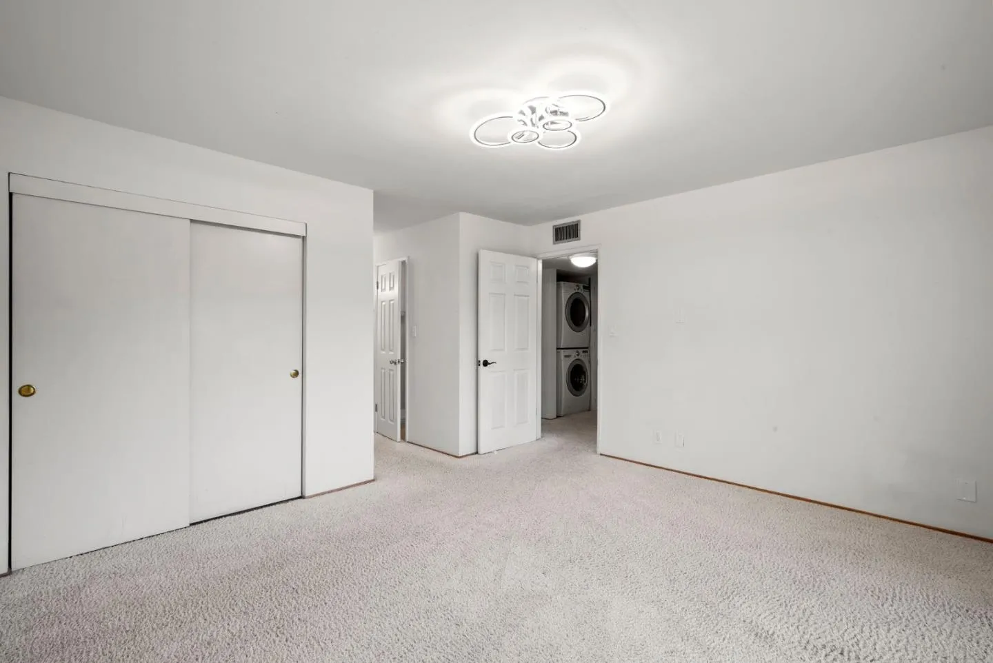 Los Gatos, California 95032, United States, 2 Bedrooms Bedrooms, ,3 BathroomsBathrooms,Residential,Active,20258