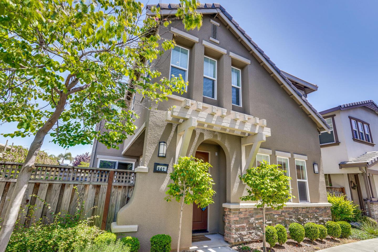 867 Maple PL