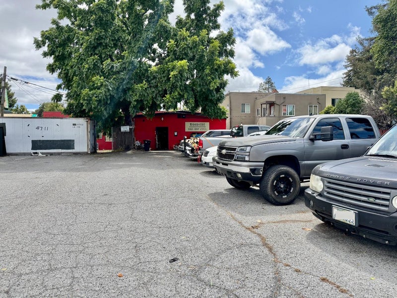 2751 El Camino Real