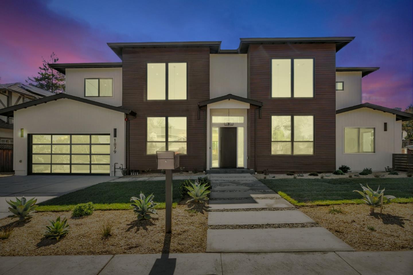 1879 Hull Avenue