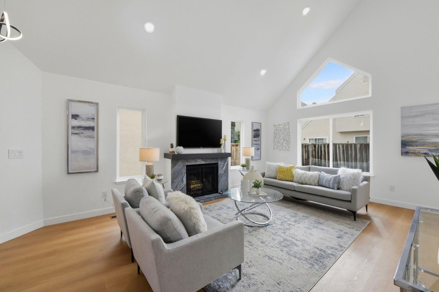 513 Glenmoor Circle