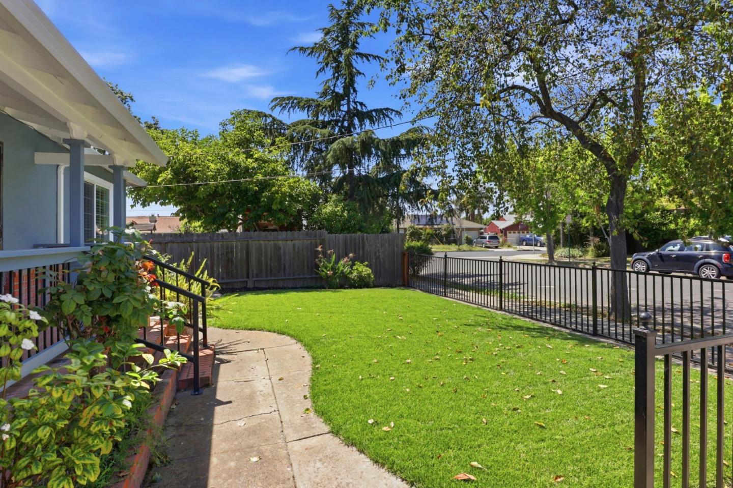 215 Eastman Street