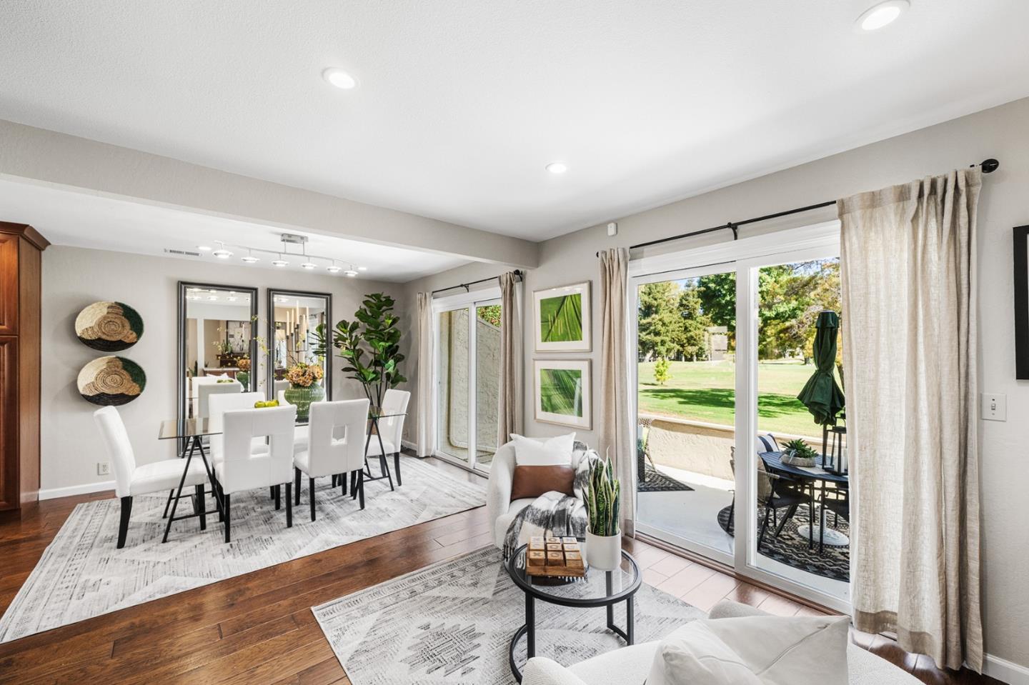 2435 Golf Links Circle