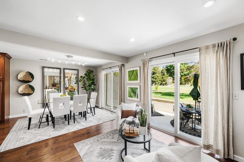 2435 Golf Links Circle