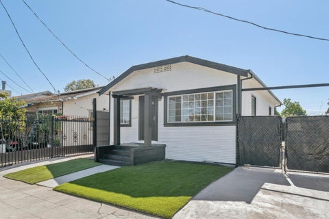 Photo of 1042 69th Avenue, OAKLAND, CA 94621 (MLS # ML82060490)