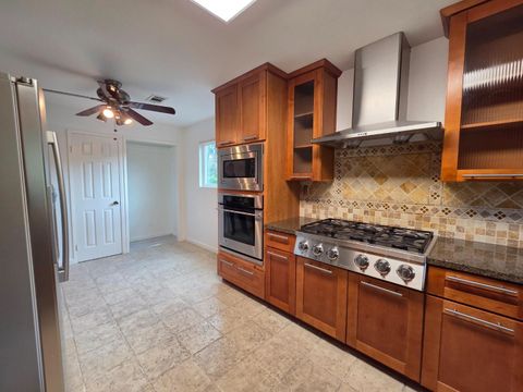 Tiny photo for 50 Nottingham Pl Place, CLAYTON, CA 94517 (MLS # ML82029409)