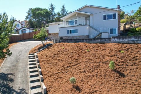 Photo of 3123 Huntington Court, CASTRO VALLEY, CA 94546 (MLS # ML82024196)