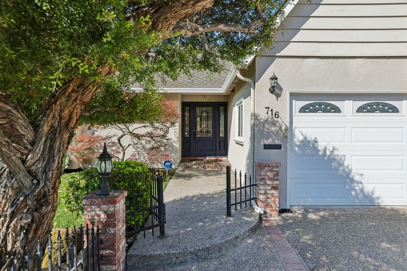 716 Fairlane Avenue